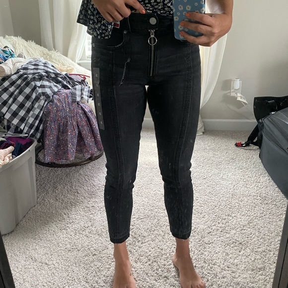 Express Cropped Black Jeans. BRAND NEW With Tags - Picture 5 of 6